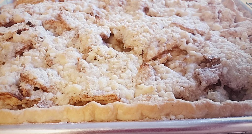 streusel topped apple slab pie